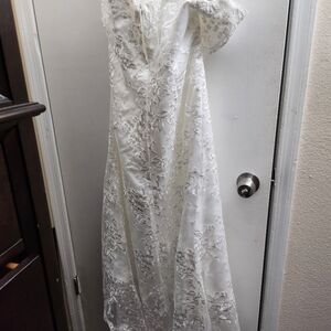 Beautiful off white lace strapless dress